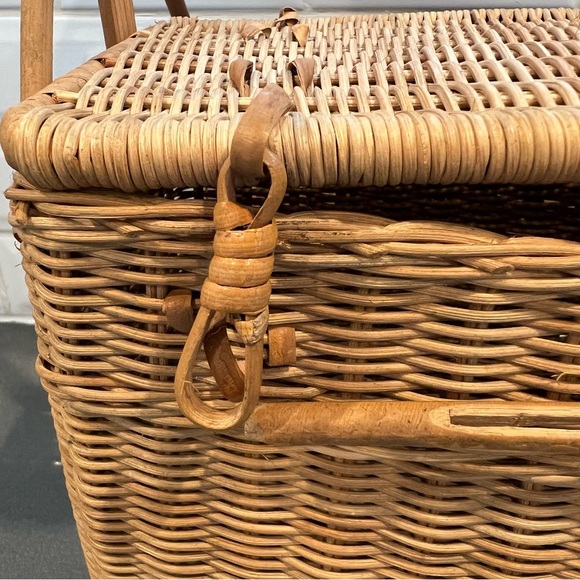 Vintage MCM Wicker Picnic Basket With Beverage Wine bottle holder - Picture 16 of 16